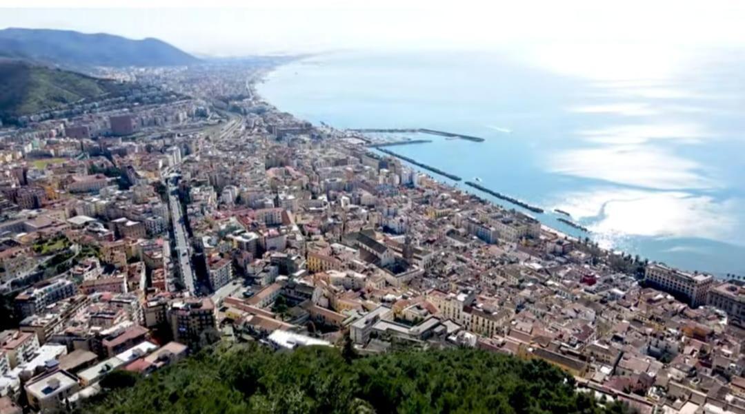 Nuova Luna Salerno Esterno foto