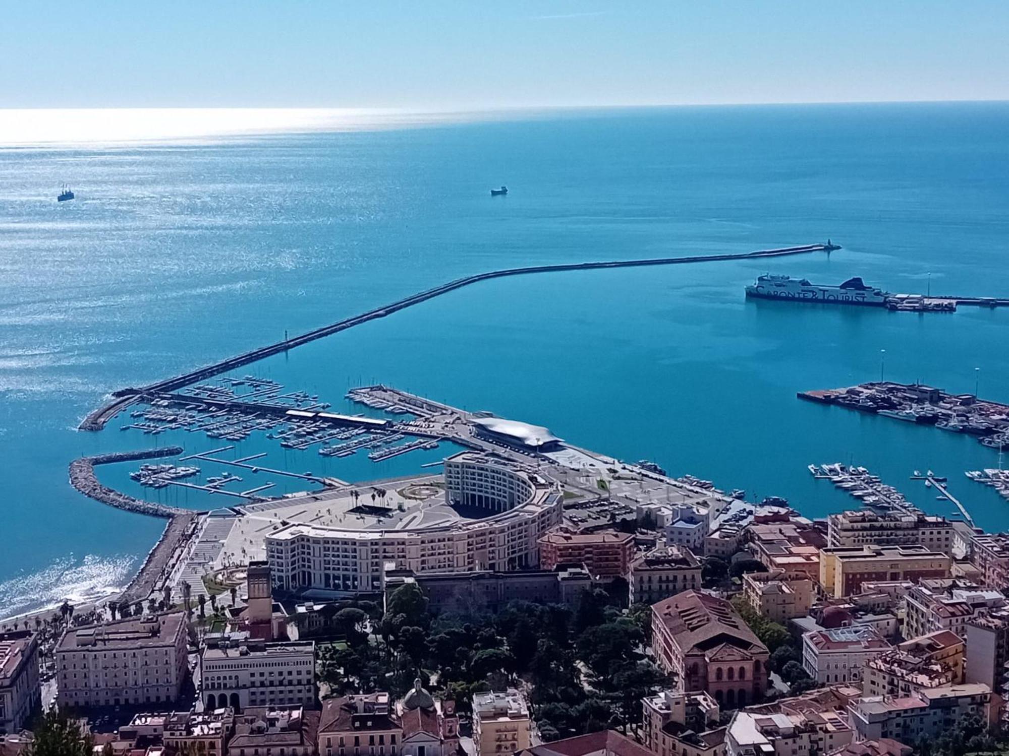 Nuova Luna Salerno Esterno foto
